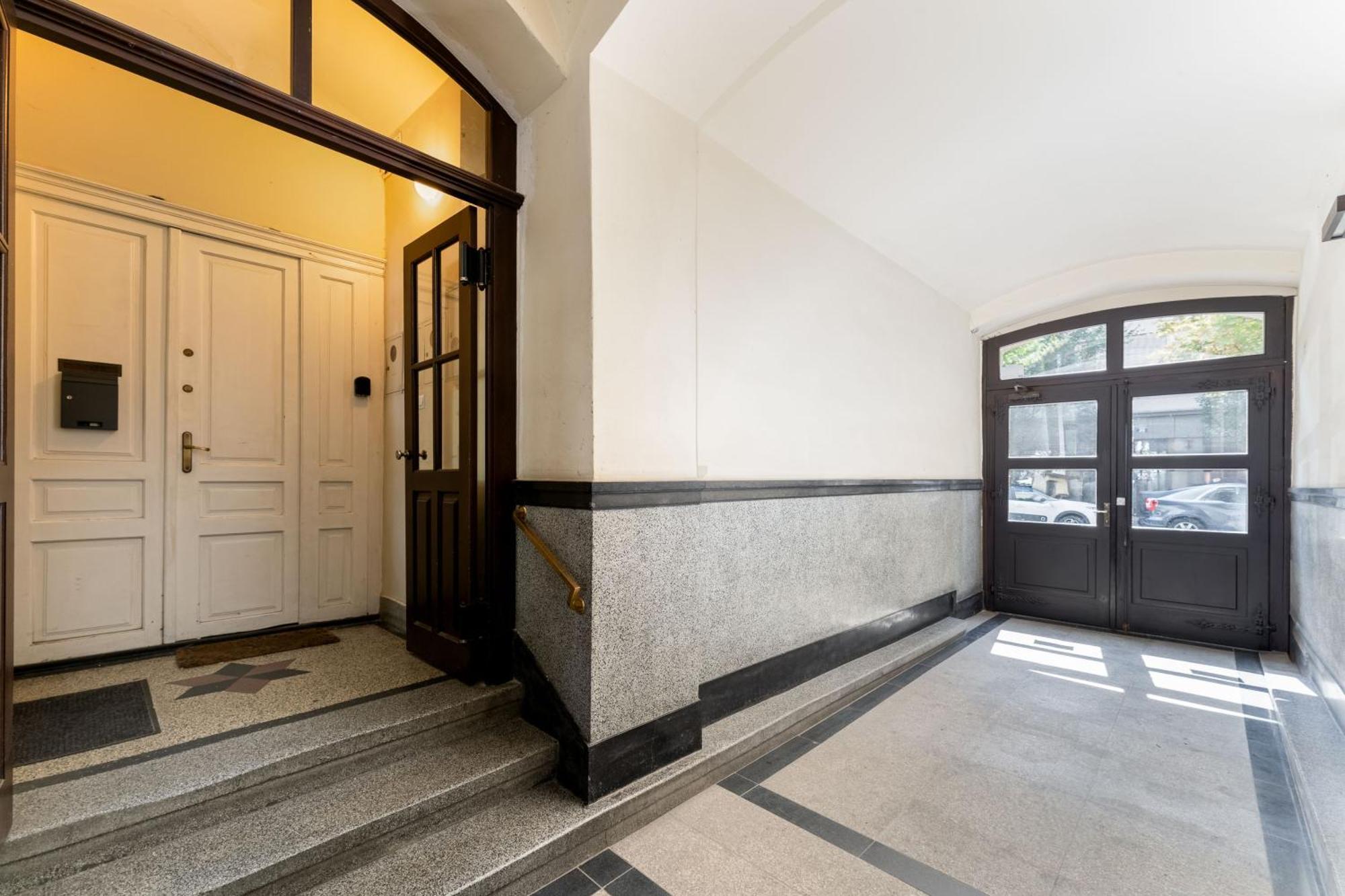 Old Town Spacious Apartment Краков Экстерьер фото